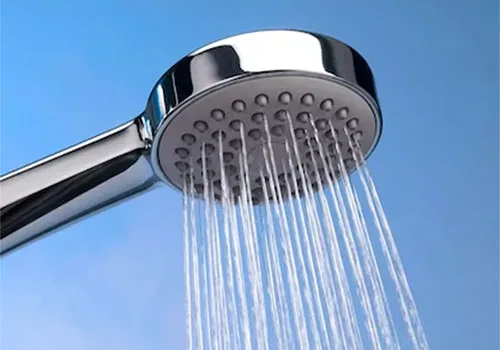 Ducha con agua descalcificada